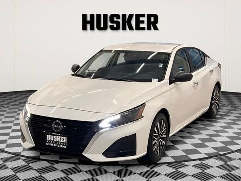 Used 2025 Nissan Altima 2.5 SV FWD image 5