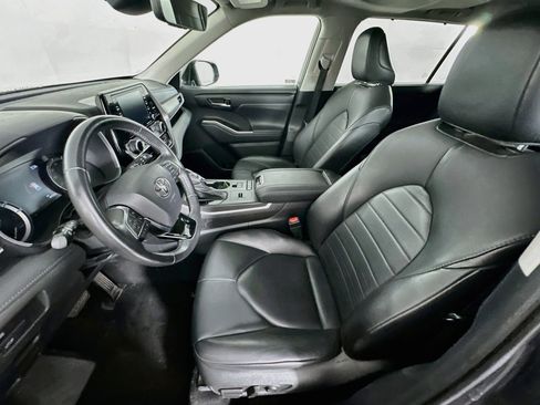 Used 2021 Toyota Highlander XLE FWD image 13