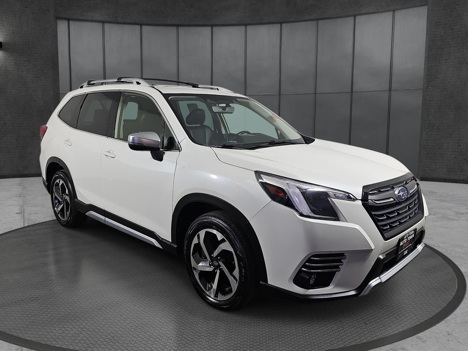 Used 2022 Subaru Forester Touring AWD/4WD image 3