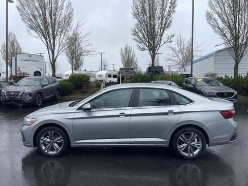 Certified 2024 Volkswagen Jetta SE image 6