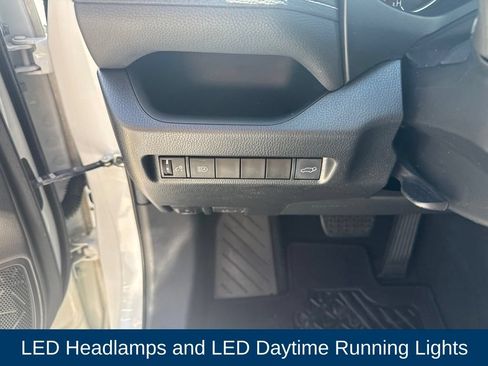 Used 2020 Toyota RAV4 XLE w/ Convenience Package FWD image 17