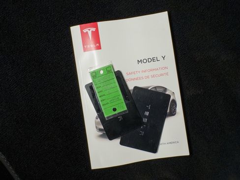 Used 2022 Tesla Model Y Long Range image 21