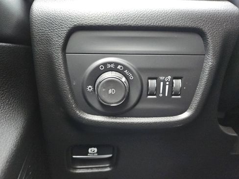 Used 2023 Jeep Grand Cherokee Limited image 22