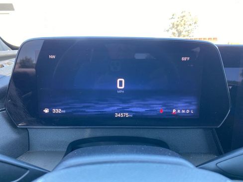 Used 2025 Chevrolet Traverse LT image 11