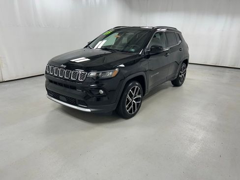 Used 2025 Jeep Compass Limited AWD/4WD image 2