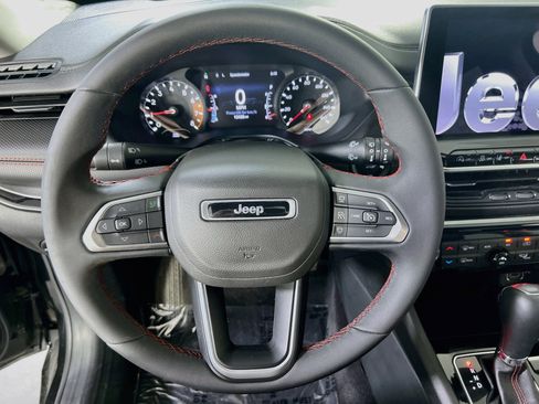 Used 2022 Jeep Compass Trailhawk AWD/4WD image 11