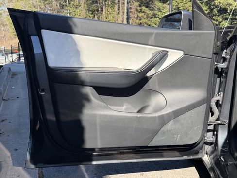 Used 2020 Tesla Model Y Performance image 27