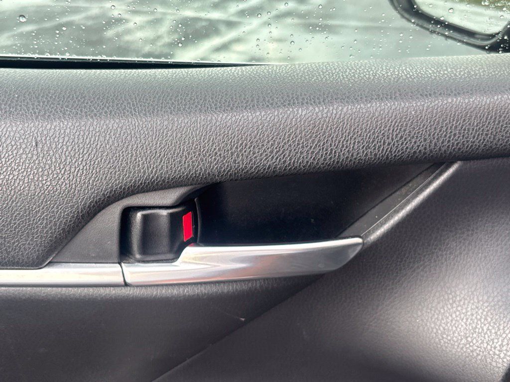 Used 2022 Toyota Camry LE FWD image 8