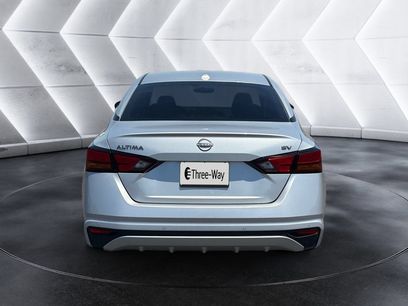 Used 2024 Nissan Altima 2.5 SV