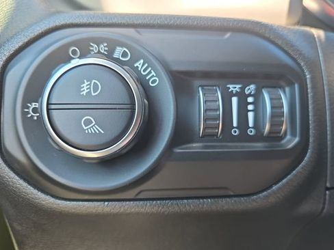 Used 2021 Jeep Gladiator Sport image 25