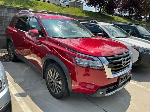 Used 2022 Nissan Pathfinder SL w/ SL Premium Package AWD/4WD image 6