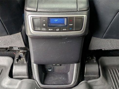 Used 2019 Toyota Highlander XLE image 22