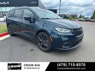 Used 2021 Chrysler Pacifica Touring w/ S Appearance Package FWD video 1