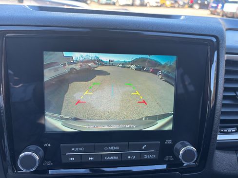 Used 2024 Nissan Frontier SV image 19