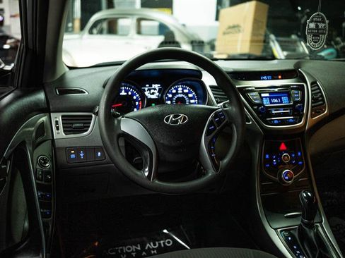Used 2015 Hyundai Elantra SE FWD image 14