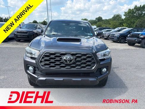Used 2020 Toyota Tacoma TRD Sport AWD/4WD image 3