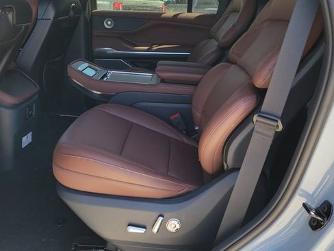 New 2026 Lincoln Navigator Reserve AWD/4WD image 7