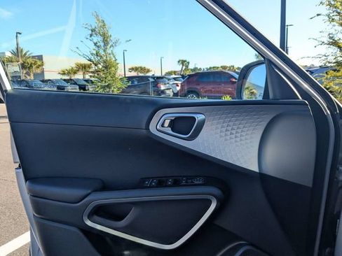 Used 2020 Kia Soul LX FWD image 18