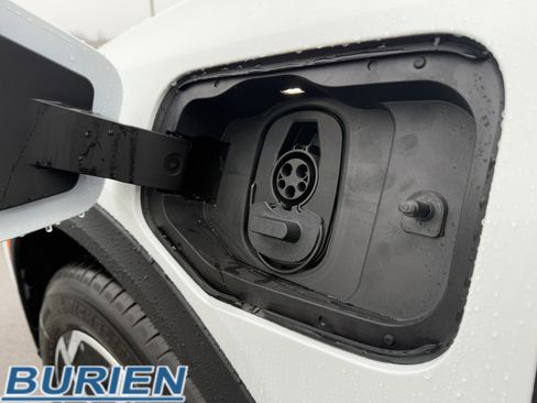 New 2026 Chevrolet Equinox EV LT image 41