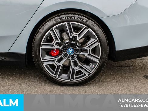 Used 2025 BMW i5 eDrive40i w/ M Sport Package RWD image 15