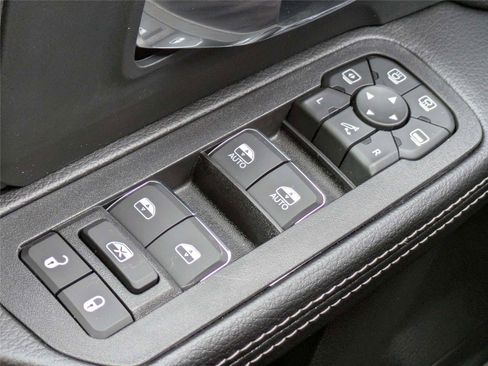 New 2026 RAM 2500 Laramie AWD/4WD image 26