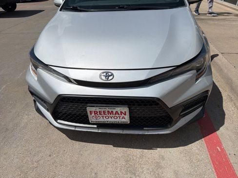Used 2020 Toyota Corolla SE w/ SE Premium Package FWD image 3