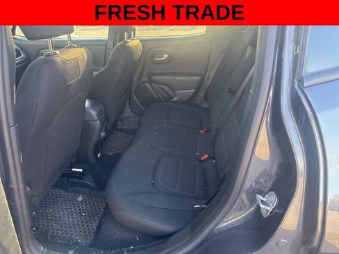 Used 2022 Jeep Renegade Latitude w/ Convenience Group AWD/4WD image 24