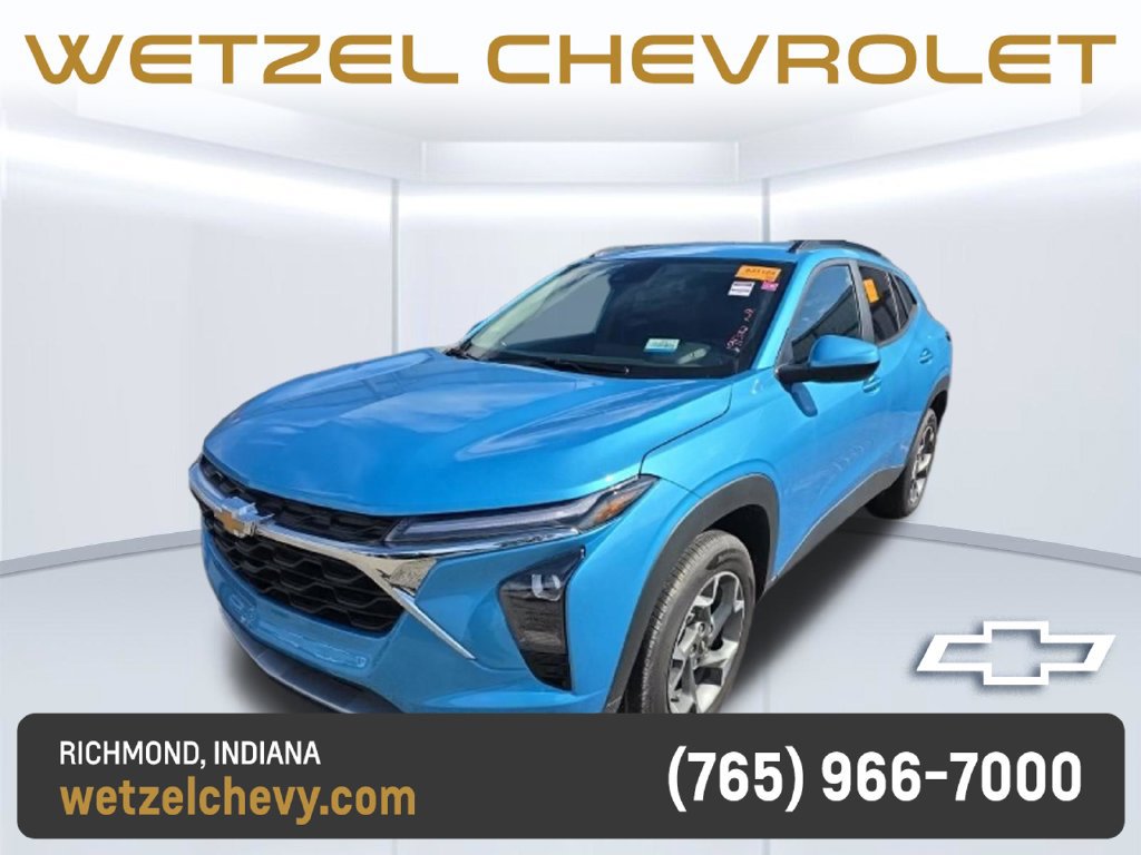 Used 2025 Chevrolet Trax LT w/ Driver Confidence Package FWD image 2