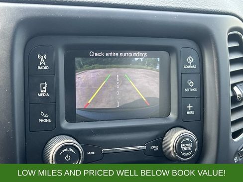 Used 2018 Jeep Compass Latitude w/ Cold Weather Group AWD/4WD image 29