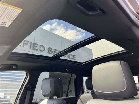 Used 2024 Cadillac XT6 Sport w/ Technology Package AWD/4WD image 23