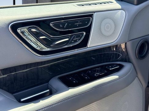Used 2018 Lincoln Navigator Reserve w/ Technology Package AWD/4WD image 28