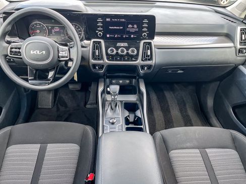 Used 2023 Kia Sorento LX image 11