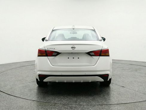 Used 2025 Nissan Altima 2.5 SV FWD image 7