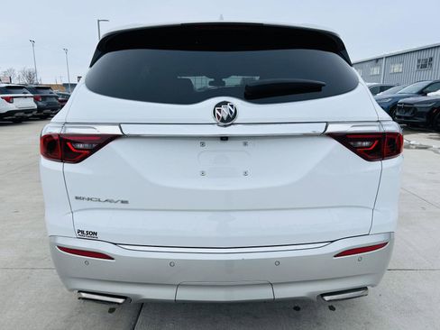 Used 2023 Buick Enclave Essence image 40
