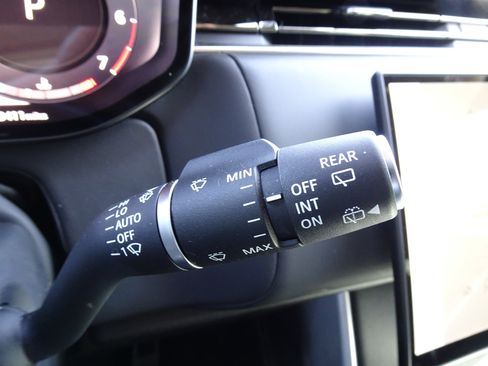 Certified 2025 Land Rover Range Rover Long Wheelbase SE image 30