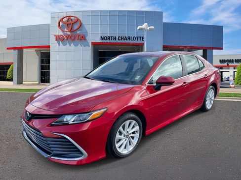 Used 2024 Toyota Camry LE image 4