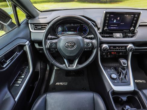Used 2021 Toyota RAV4 XSE AWD/4WD image 25