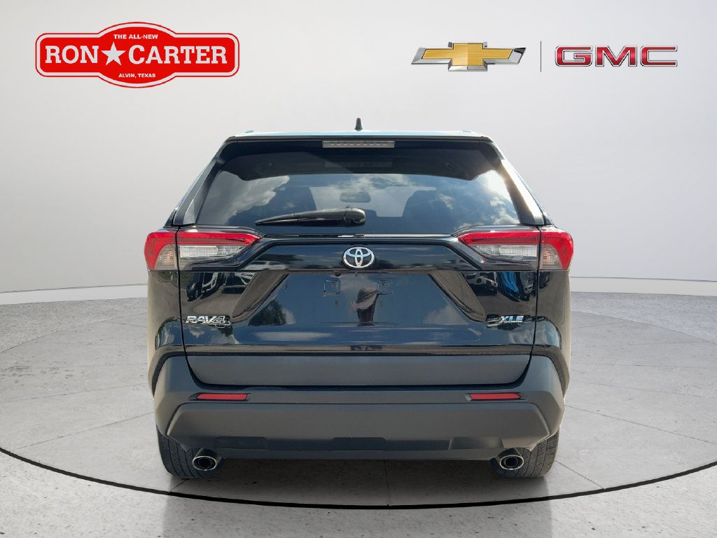 Used 2021 Toyota RAV4 XLE Premium FWD image 5