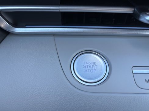 New 2025 Hyundai Elantra Limited image 21