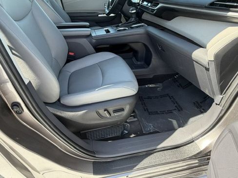 Certified 2022 Toyota Sienna XLE FWD image 20