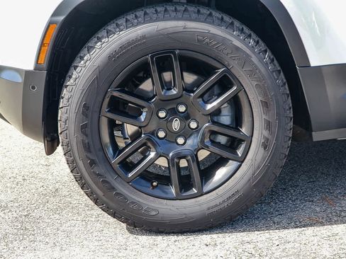 Used 2023 Land Rover Defender 110 S image 9