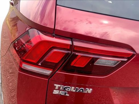 Used 2020 Volkswagen Tiguan SEL AWD/4WD image 29