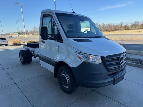 Used 2024 Mercedes-Benz Sprinter 4500 image 3