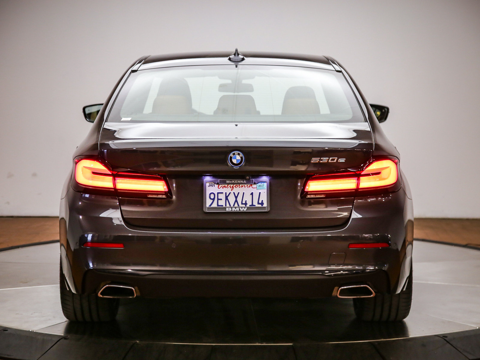 Certified 2023 BMW 530e w/ Convenience Package RWD image 6