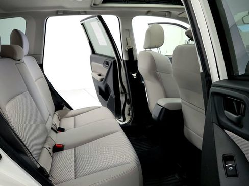 Used 2017 Subaru Forester 2.5i Premium AWD/4WD image 18
