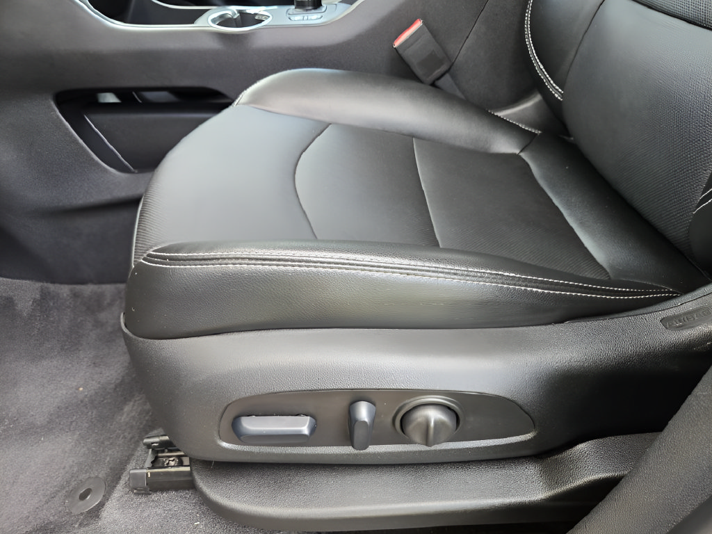 Used 2024 GMC Terrain SLT AWD/4WD image 21