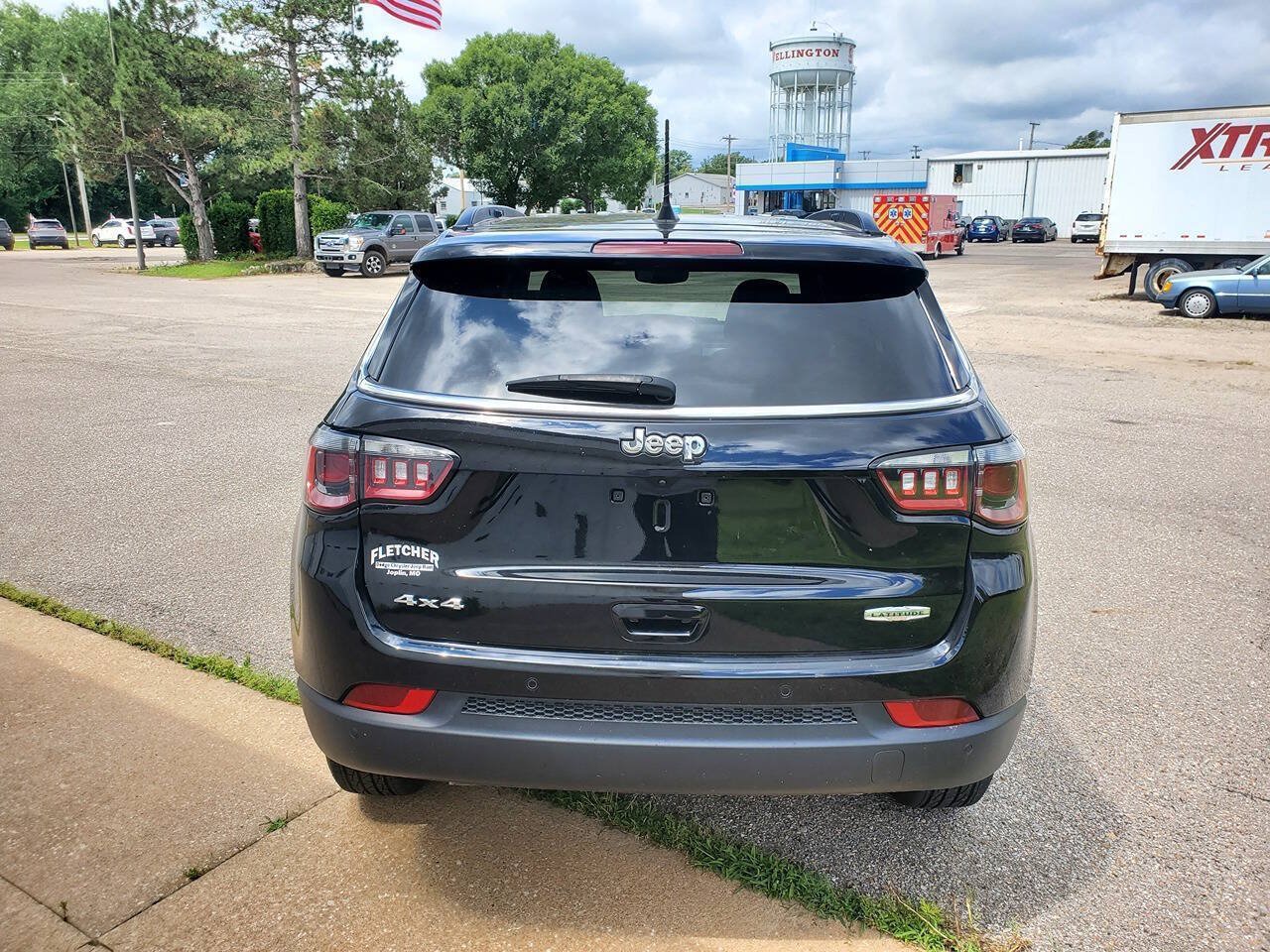 Used 2025 Jeep Compass Latitude w/ Convenience Group AWD/4WD image 7