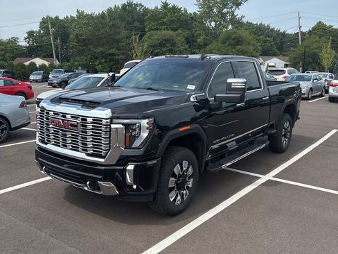 Used 2025 GMC Sierra 2500 Denali w/ Snow Plow Prep/Camper Package AWD/4WD image 9