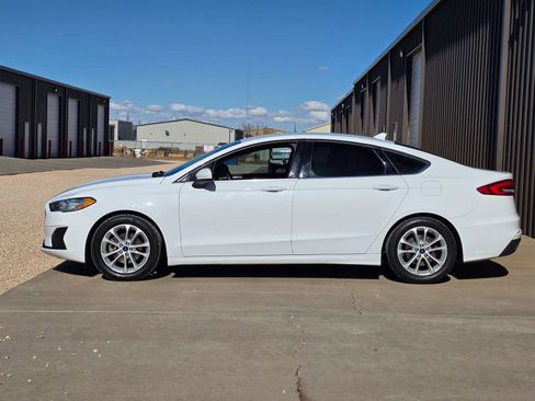 Used 2019 Ford Fusion SE image 2
