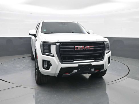 Used 2022 GMC Yukon XL AT4 AWD/4WD image 2
